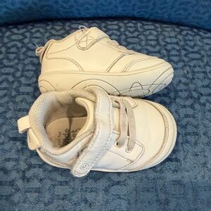 Boys stride rite white toddler Shoes sz 4M accommodates wide feet